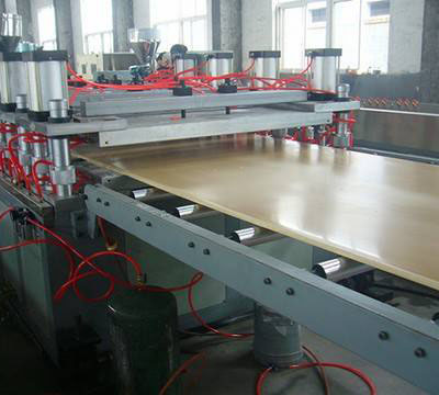 PVC板材生產(chǎn)過程中，石蠟乳液所起的作用